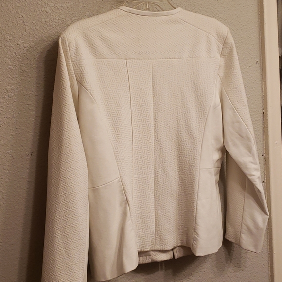 Women's Blazer - Picture 3 of 4